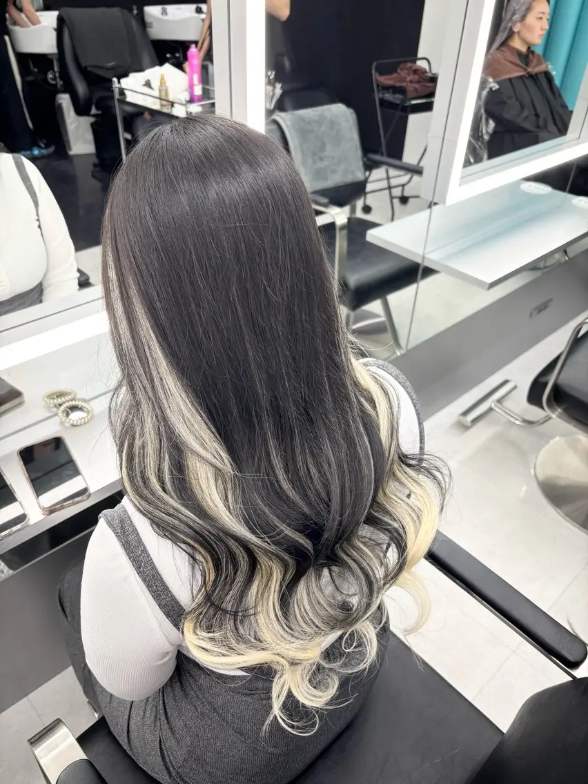 ロング エクステ ヘアカラー エクステ TACE AYANOのヘアスタイル