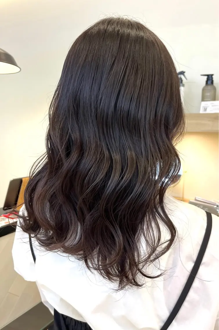 セミロング カラー ブラウンカラー パープルカラー パープルブラウン ヘアカラー 暖色カラー🍒スパ/ canna‎🤎のヘアスタイル