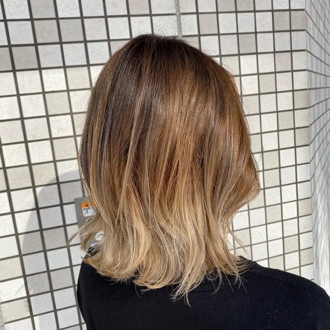 ミディアム 辻出 綾弥のヘアスタイル