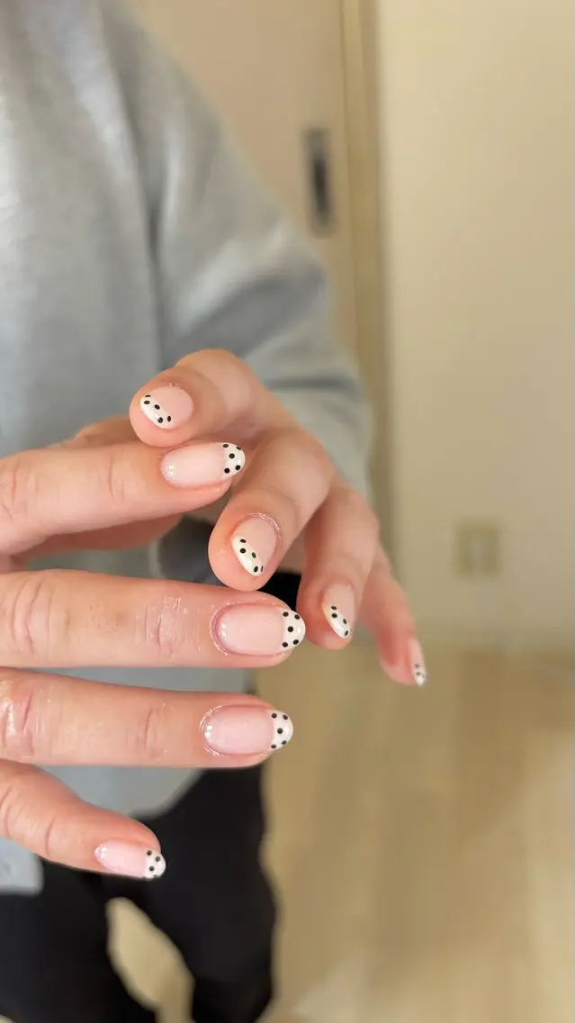 ネイル ドット フレンチネイル ハンドネイル moufu.nail /sayaka 本町のネイルデザイン