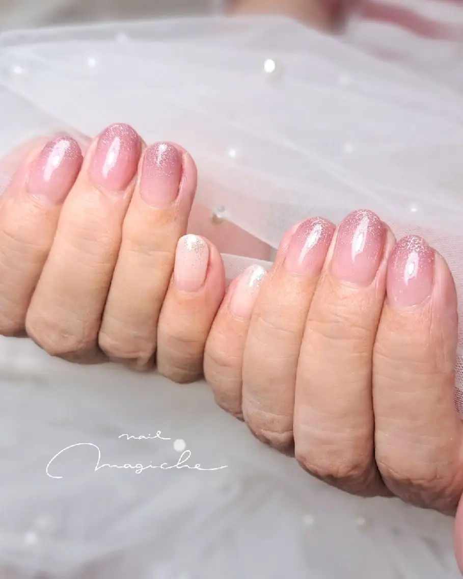 ネイル グラデーション ラメ(グリッター) ホワイト ハンドネイル nail magicheのネイルデザイン