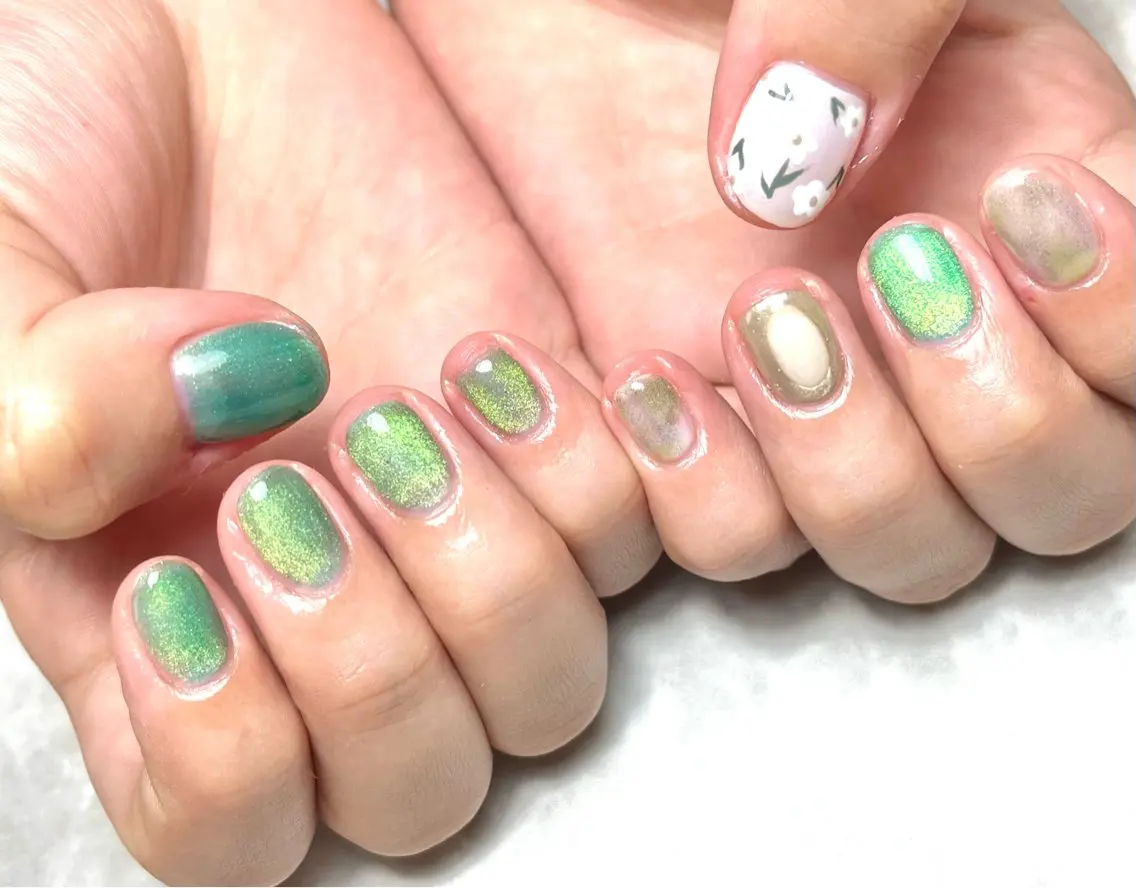 ネイル グリーン マグネットネイル nails' it...のネイルデザイン