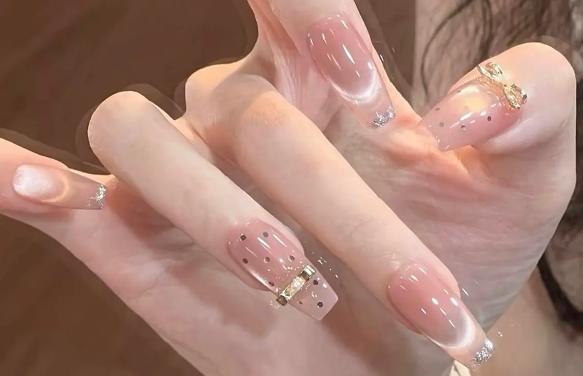 ネイル チークネイル 長さ出し フラワーネイル フレンチネイル ガーリー sun nail池袋 モデル募集のネイルデザイン