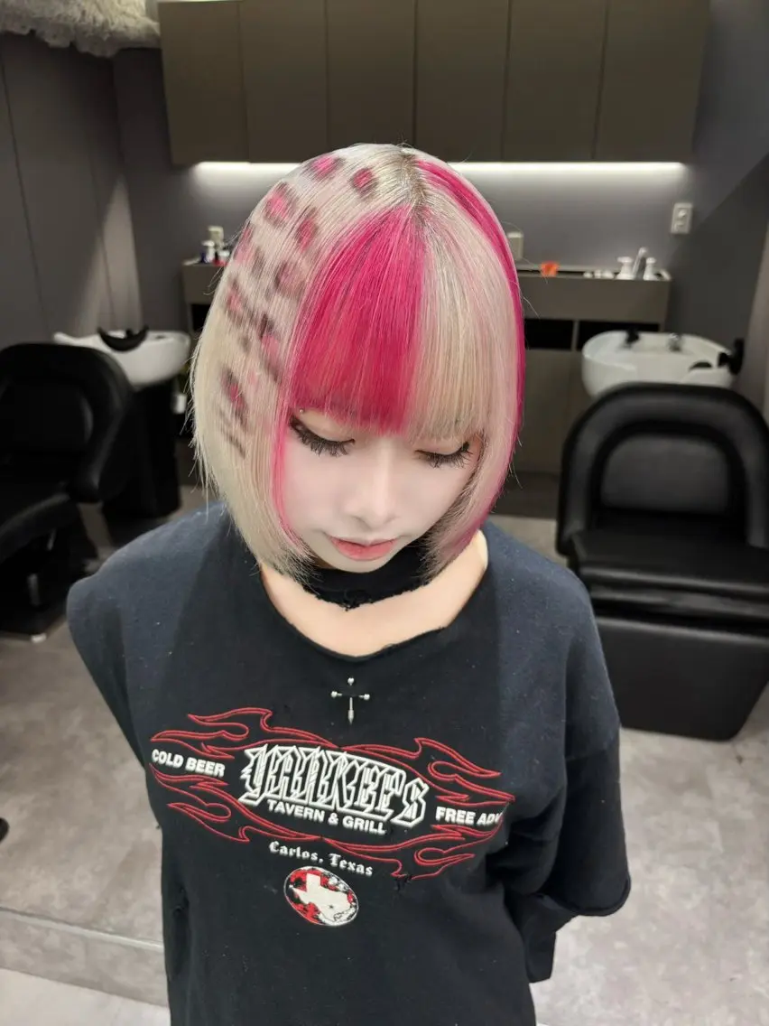 ミディアム カラー デザインカラー ピンクカラー ヘアカラー 名古屋／デザイン／ ブリーチ/松井亮磨のヘアスタイル