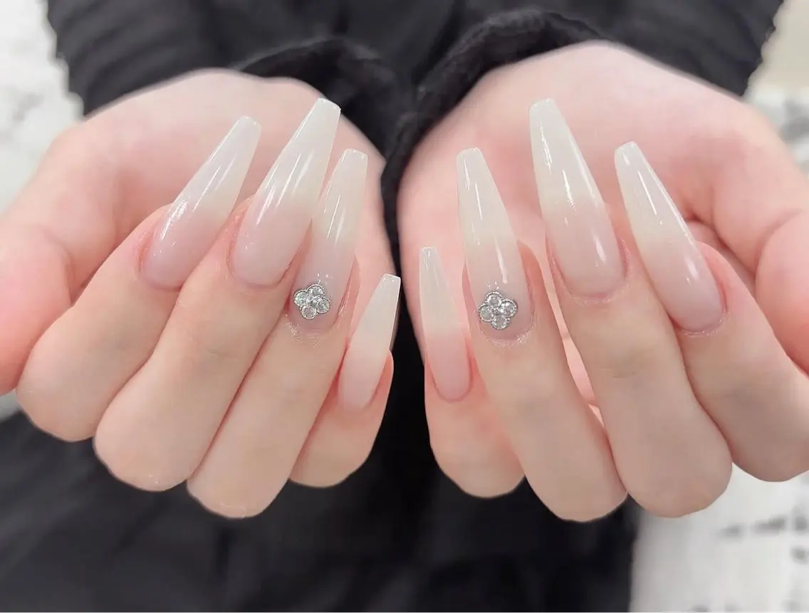 ネイル チークネイル 長さ出し フラッシュネイル フレンチネイル グラデーション ハンドネイル Lenie Nail Salonのネイルデザイン