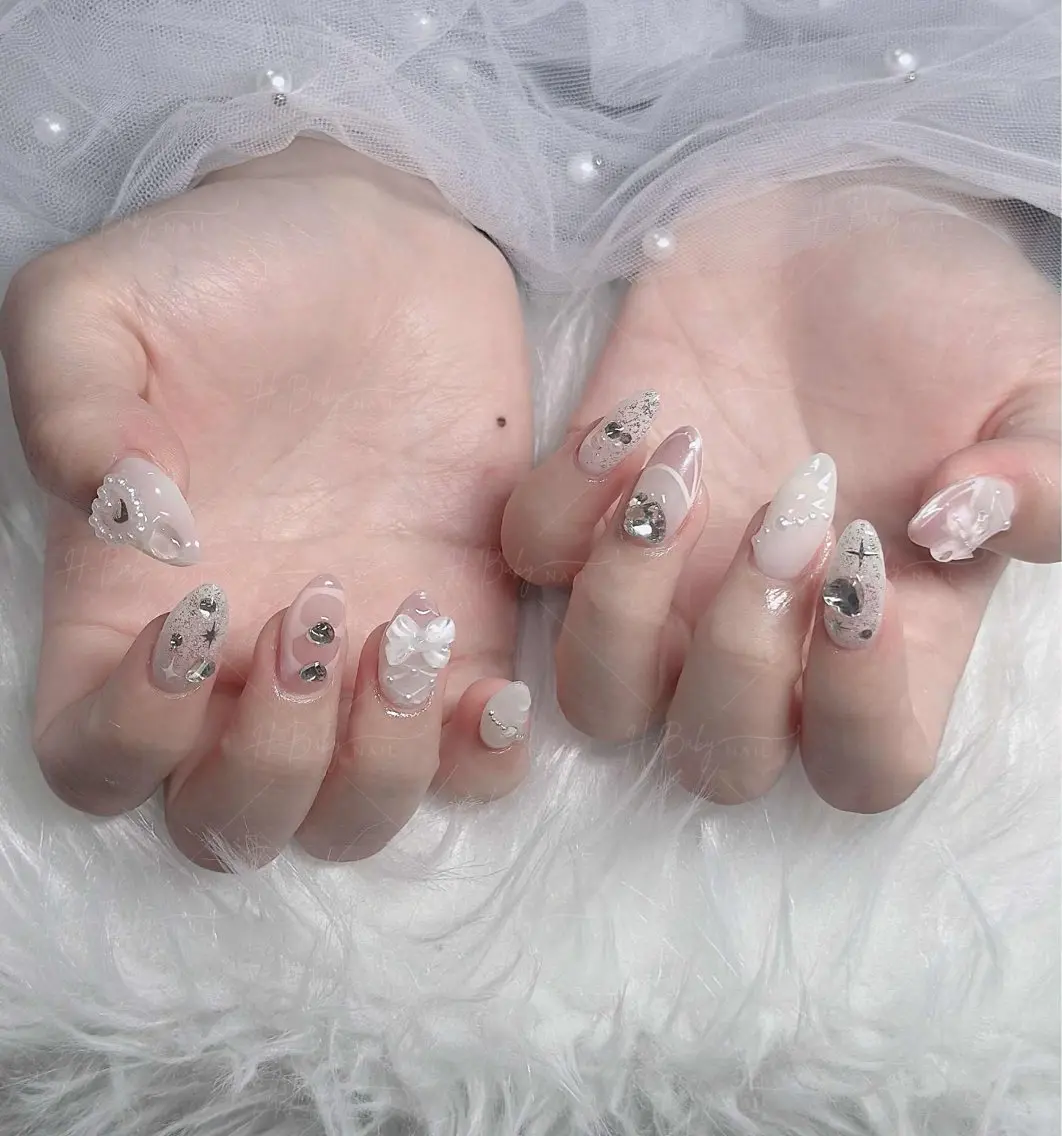 ネイル フレンチネイル ジェルネイル ガラスフレンチ ハロウィン ハート H.baby Nail Salonのネイルデザイン