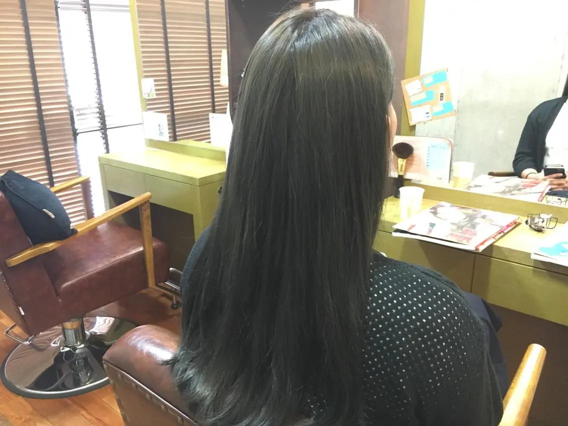 ロング カラー ブリーチ イルミナカラー ヘアカラー トリートメント ツイスパ・波巻き 🩵片平和香奈のヘアスタイル