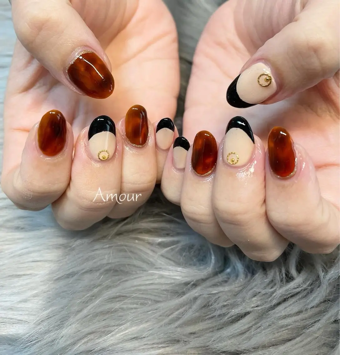 ネイル べっ甲ネイル フレンチネイル Nail Salon Amourのネイルデザイン