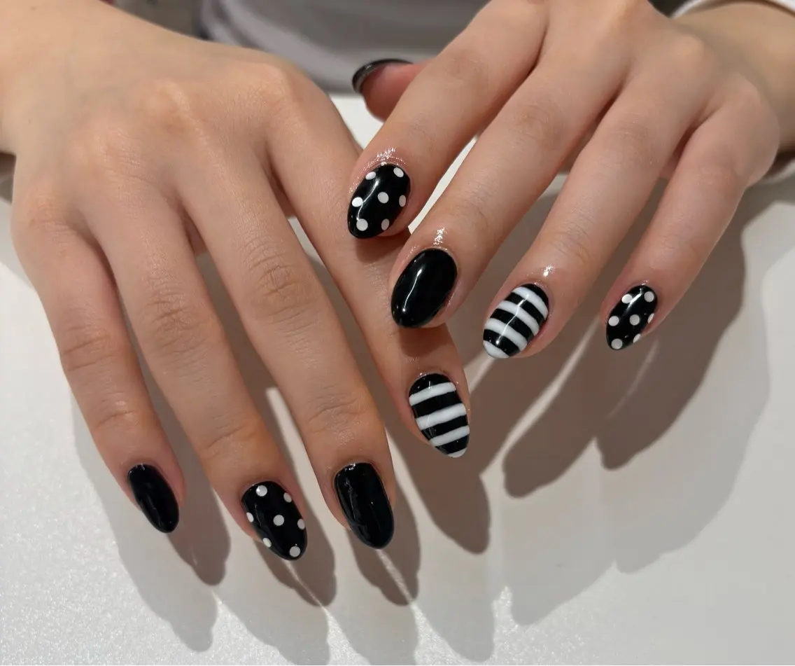 ネイル ボーダー ドット ハンドネイル NAILSALON ViViのネイルデザイン