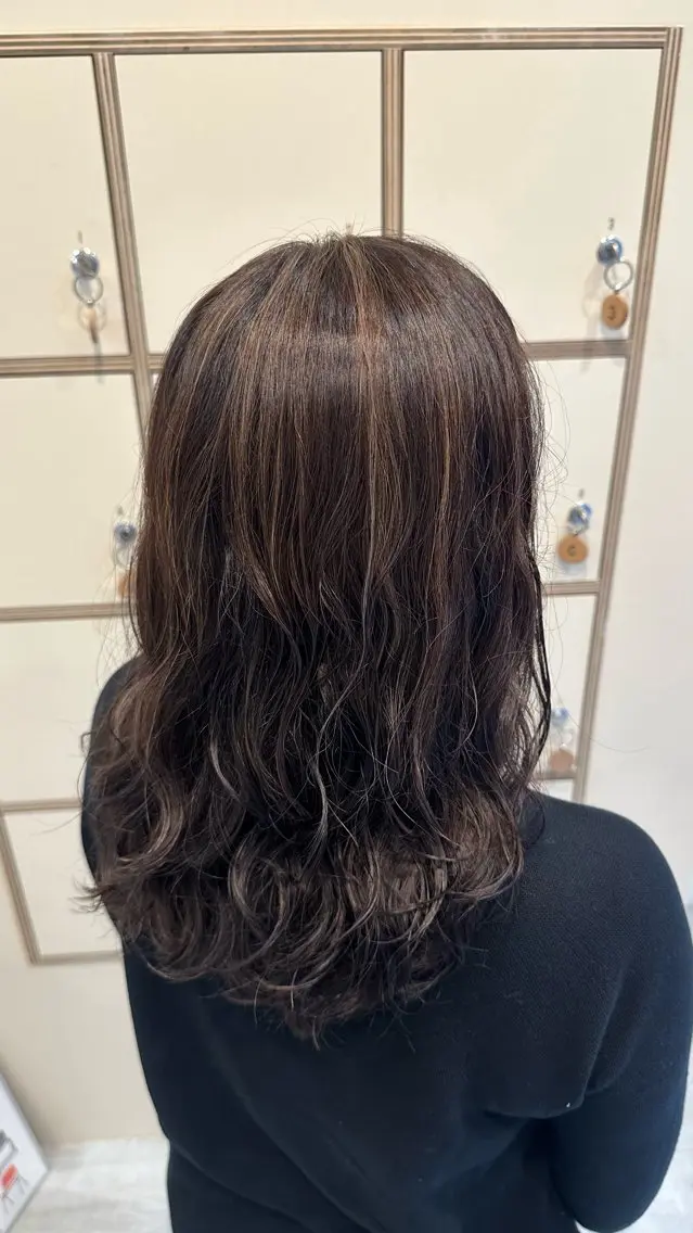 ミディアム ハイライト 寺田 彩芽のヘアスタイル