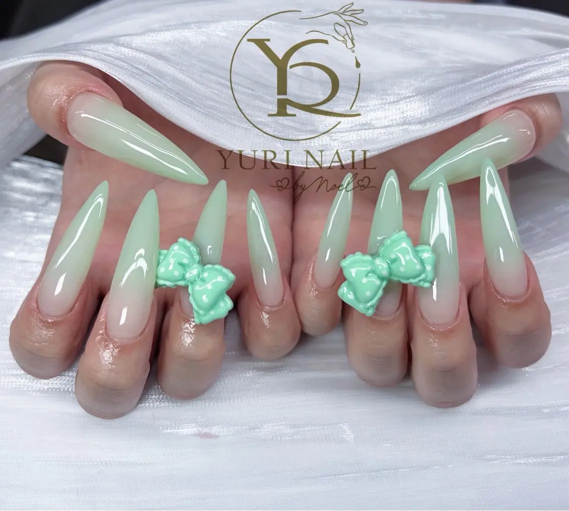 ネイル ハンドネイル フットネイル ハンドケア YURI Nail NARITAのネイルデザイン