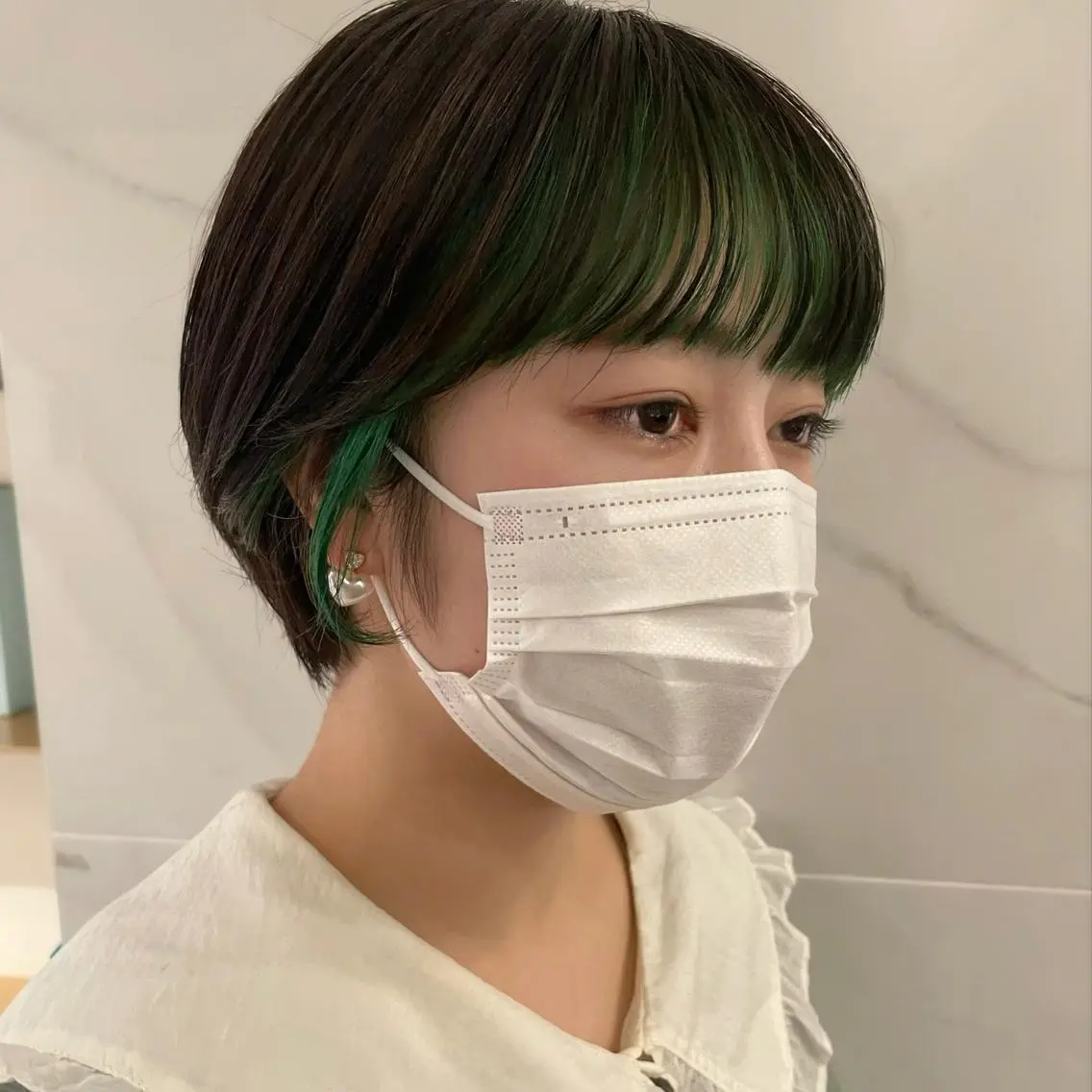カラー アッシュ ミストバング ベージュカラー ブリーチ 透明感カラー 石山 洸平のヘアスタイル