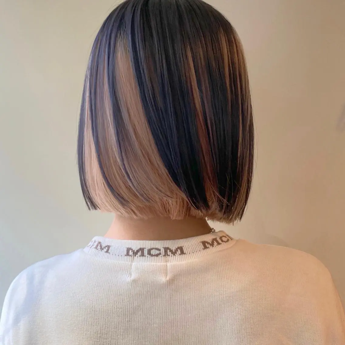 ミディアム カラー パーマ ヘアアレンジ マツエク・マツパ ハイトーンカラー ウルフカット モデル募集中！ミカのヘアスタイル