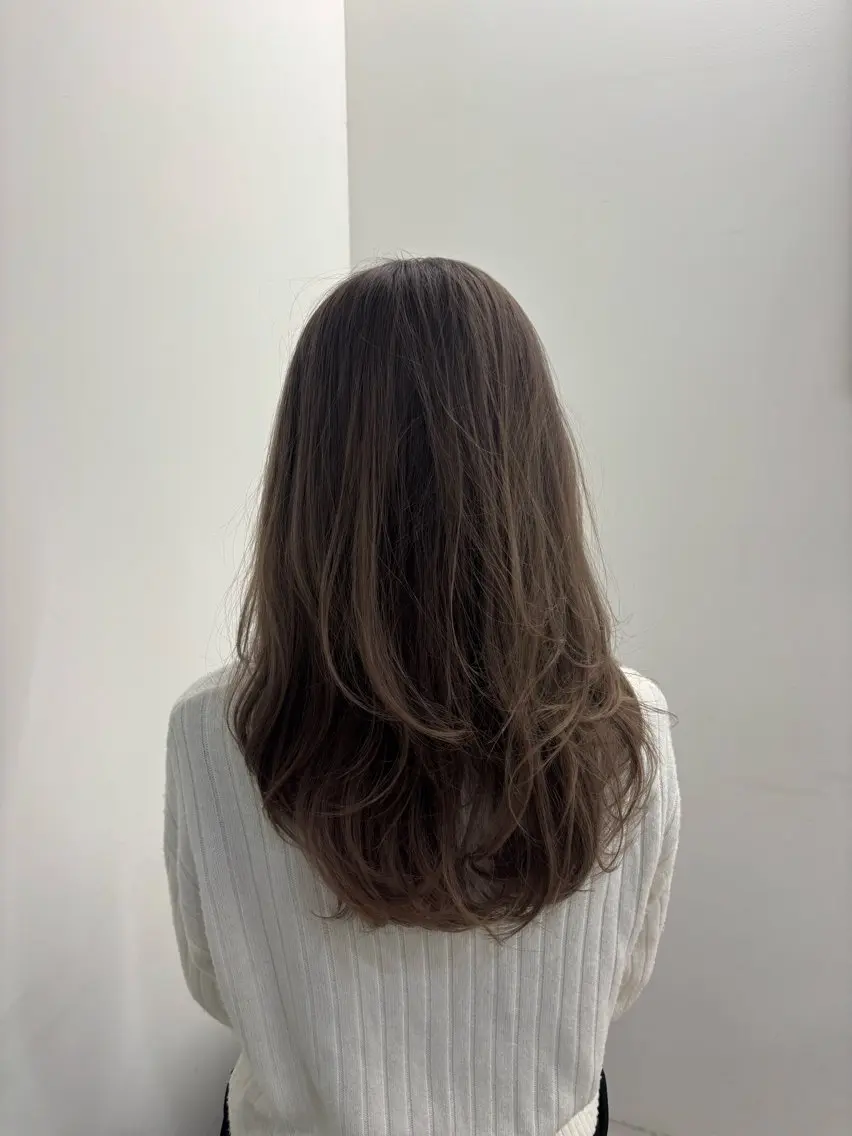 セミロング レイヤーカット カット ヘアカラー 青木 翔海のヘアスタイル