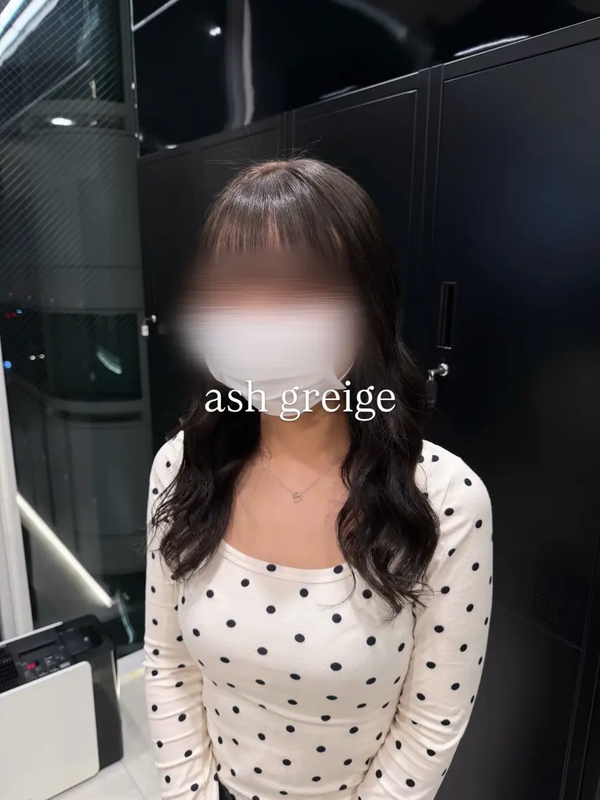 ロング カラー アッシュ アッシュグレー アッシュグレージュ 透明感カラー グレージュ ヘアカラー 💜ひな💜韓国レイ ヤー/透明感/美髪のヘアスタイル