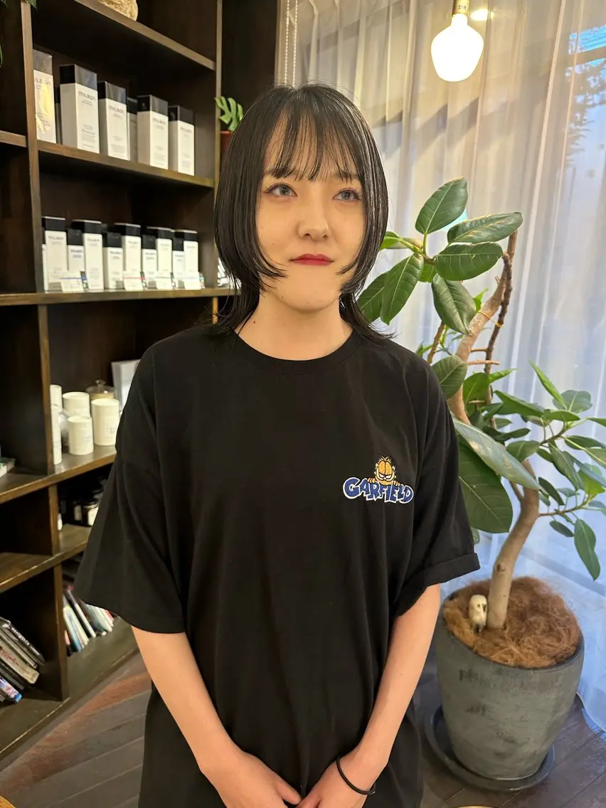 ミディアム ウルフカット 🩵HOLLY🩵 ブリーチ🩵カレンのヘアスタイル