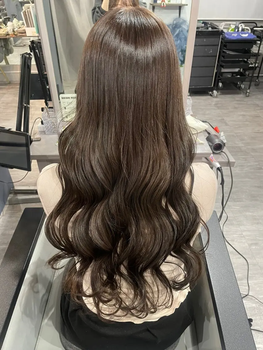 ロング アッシュ アッシュブラウン カット ヘアカラー 空きあり💛 miho  大国町のヘアスタイル