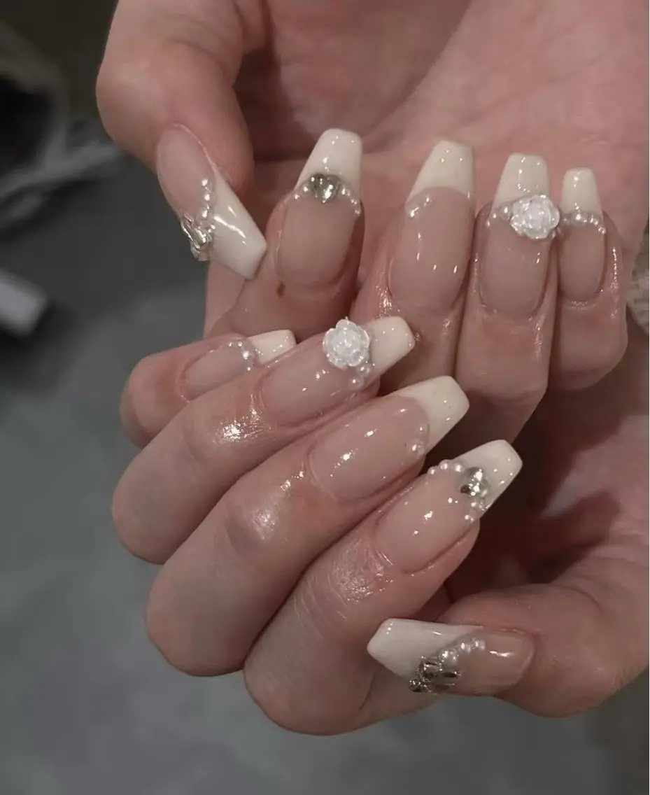 ネイル フラワーネイル フレンチネイル ジェルネイル ガラスフレンチ ハート ハンドネイル BabyYouMi nailのネイルデザイン