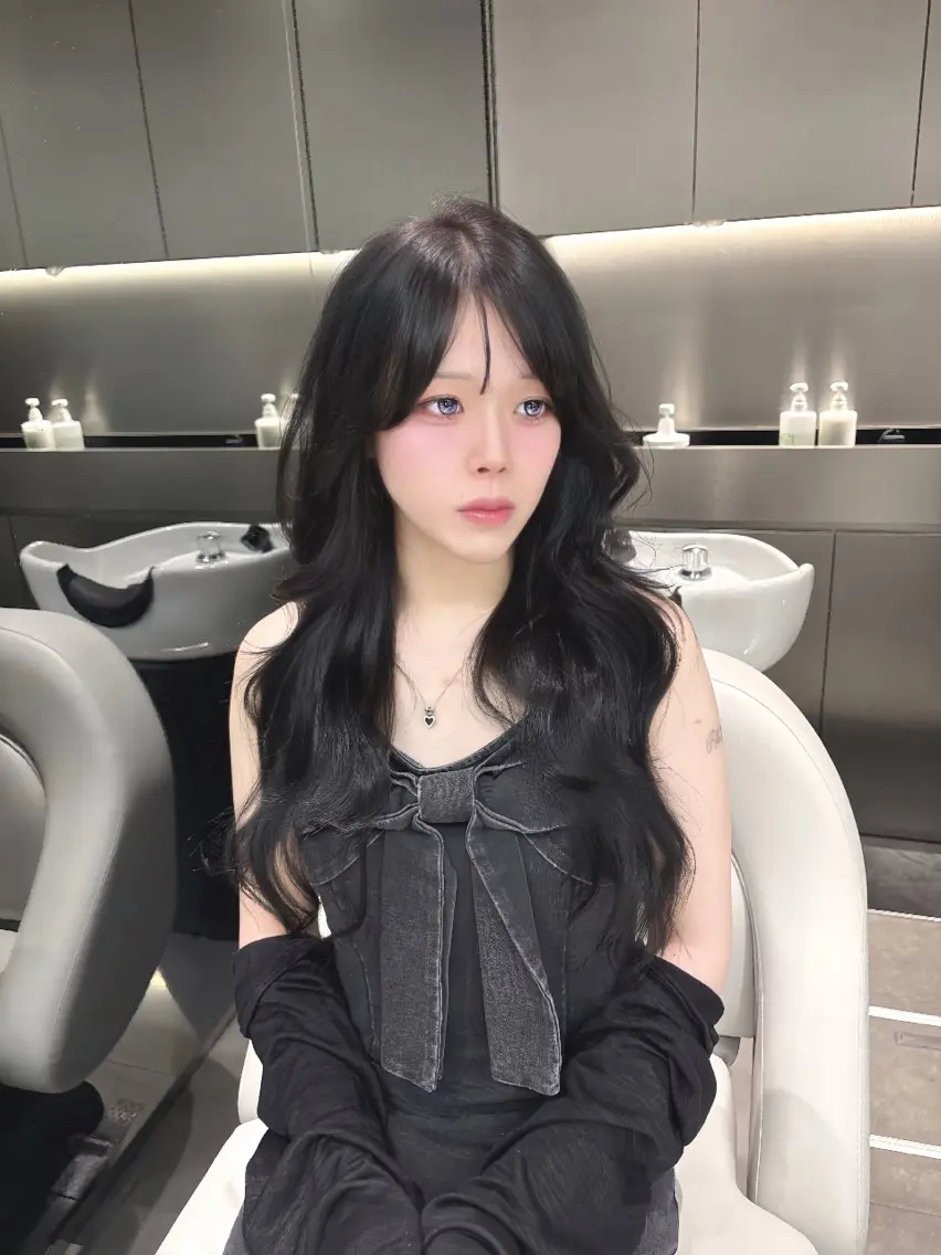 🖤大人気🖤落ちる黒染め【ブルーブラック】×スタイリングの写真