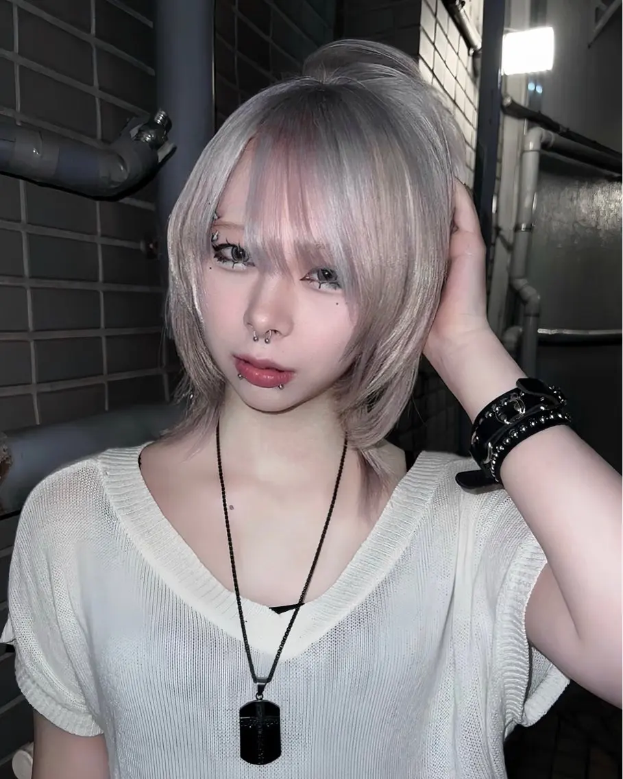 ミディアム ヘアカラー AIRA/ブリーチ /透明感カラーのヘアスタイル