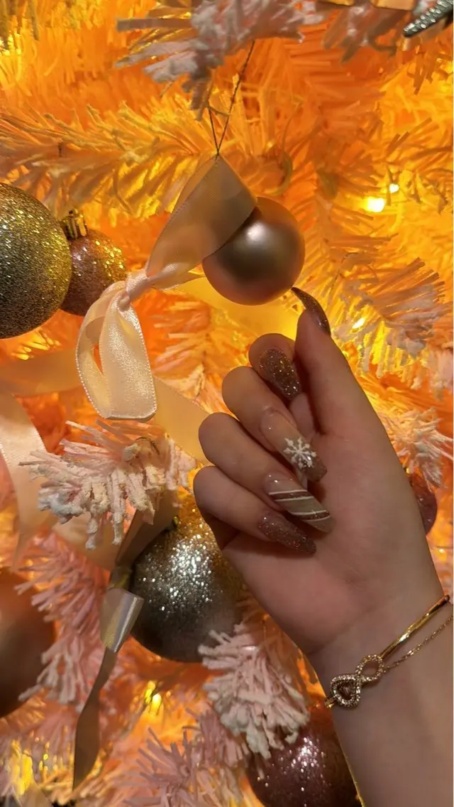 ネイル フラッシュネイル キラキラネイル ピンク 冬ネイル クリスマス プライベートサロン Rubynailのネイルデザイン