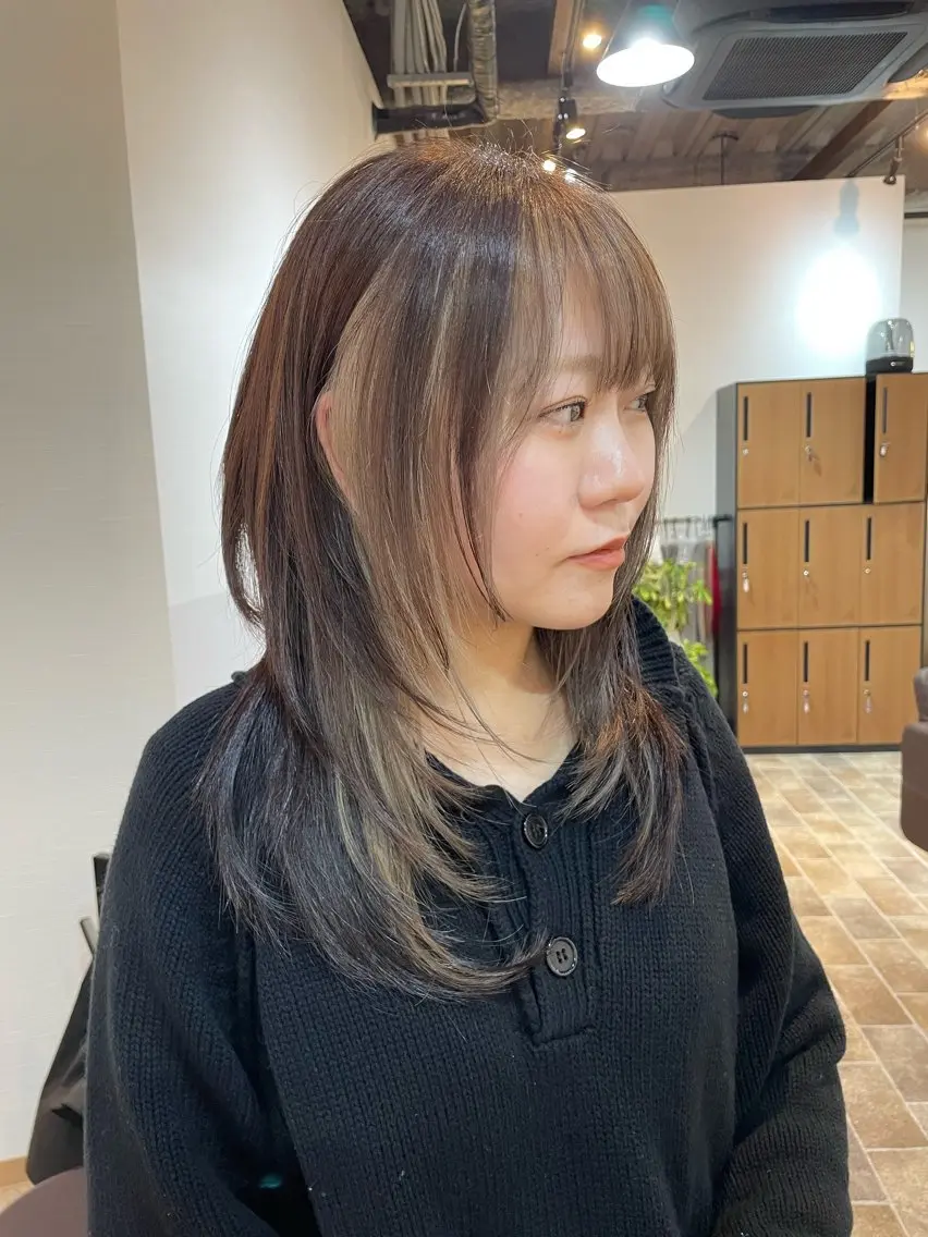ロング カラー ベージュカラー ホワイトベージュ ハッシュカット カット ヘアカラー トリートメント YUI/ ブリーチカラー🌷のヘアスタイル