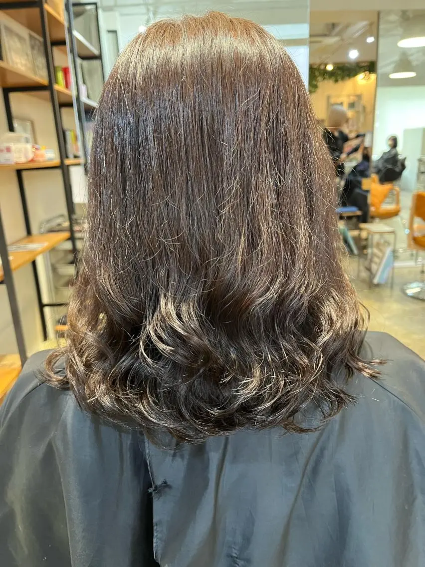 ✨コテ巻き風で簡単に可愛く✨ ケアデジタルパーマ＋カットの写真