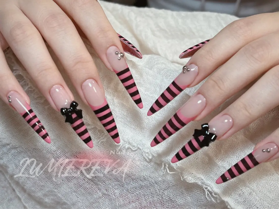 ネイル フラワーネイル フレンチネイル キラキラネイル 韓国ネイル マグネットネイル ハンドネイル Lumiereva nail salonのネイルデザイン
