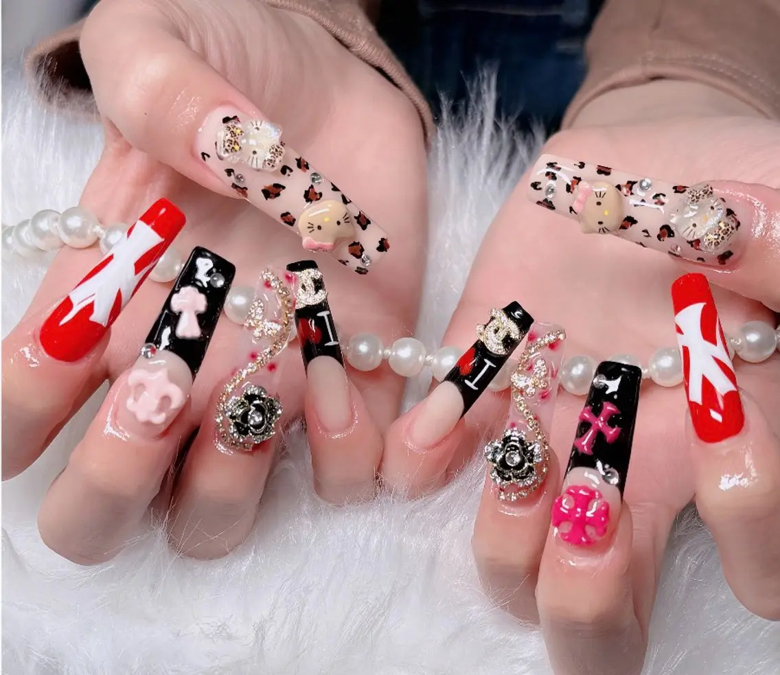 ネイル フレンチネイル ジェルネイル ガラスフレンチ ハロウィン ハート ハンドネイル H.baby Nail Salonのネイルデザイン