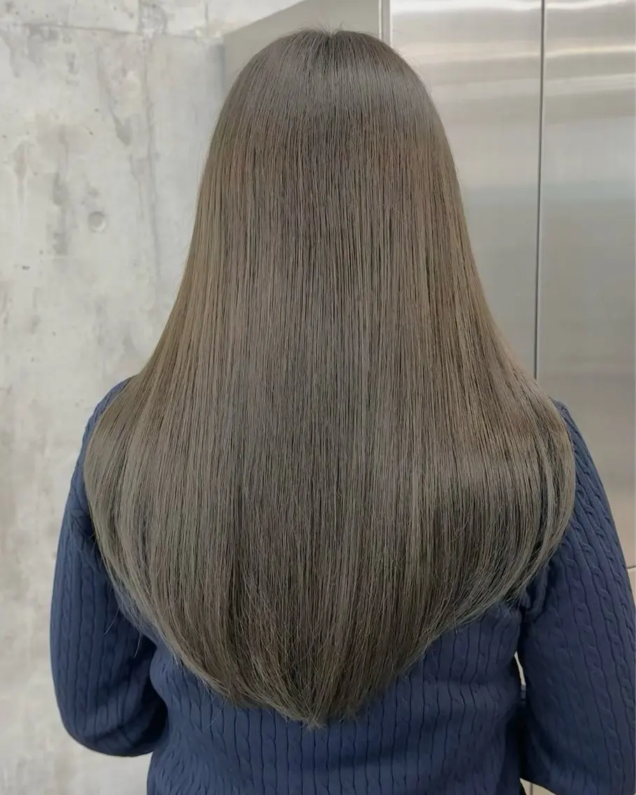 ロング カラー ダブルカラー グレージュ オリーブグレージュ オリーブグレー カット ヘアカラー トリートメント 高橋大樹/グレー ジュ/ブリーチなしのヘアスタイル