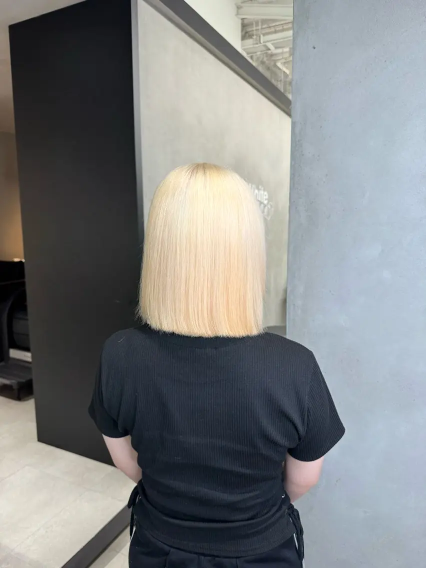 ミディアム カラー ヘアカラー 🇰🇷韓国風ハイ トーンKANA🖤のヘアスタイル