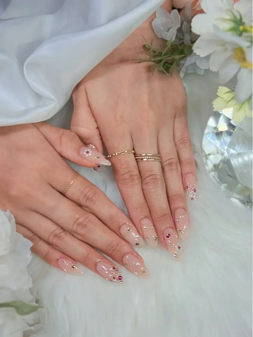 ネイル アートネイル ストーンネイル ハンドネイル ハンドケア Rits Nail 👽HARUTOのネイルデザイン