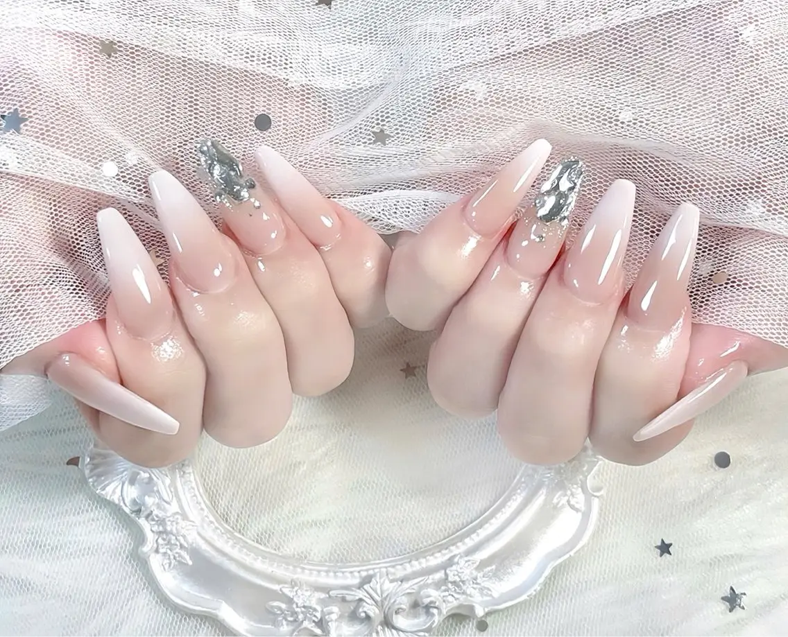 ネイル チークネイル ドット 長さ出し フットネイル フレンチネイル ハンドネイル Hana Nail Salonのネイルデザイン