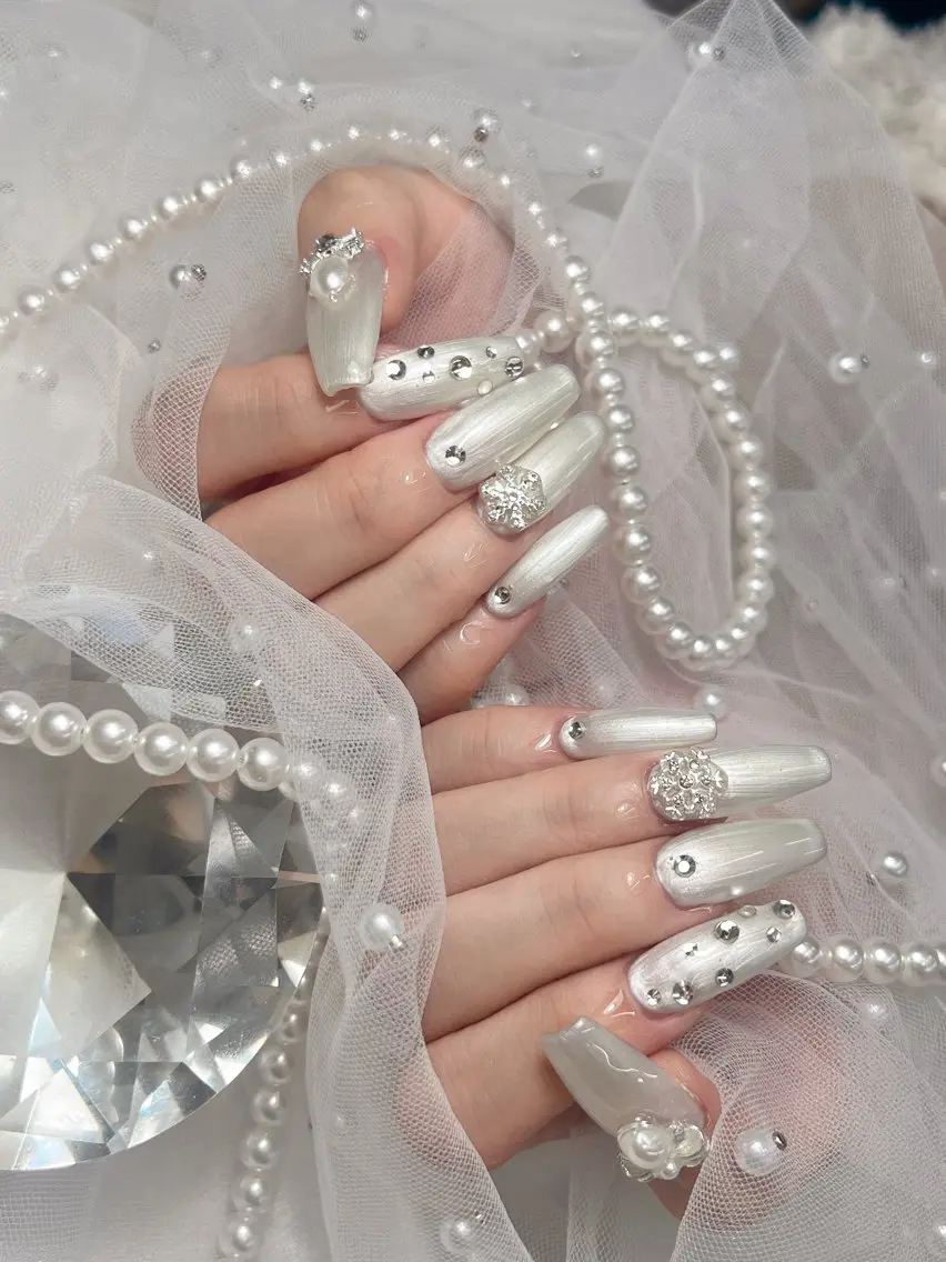 ハンドネイル bijou nails 蓮のネイルデザイン