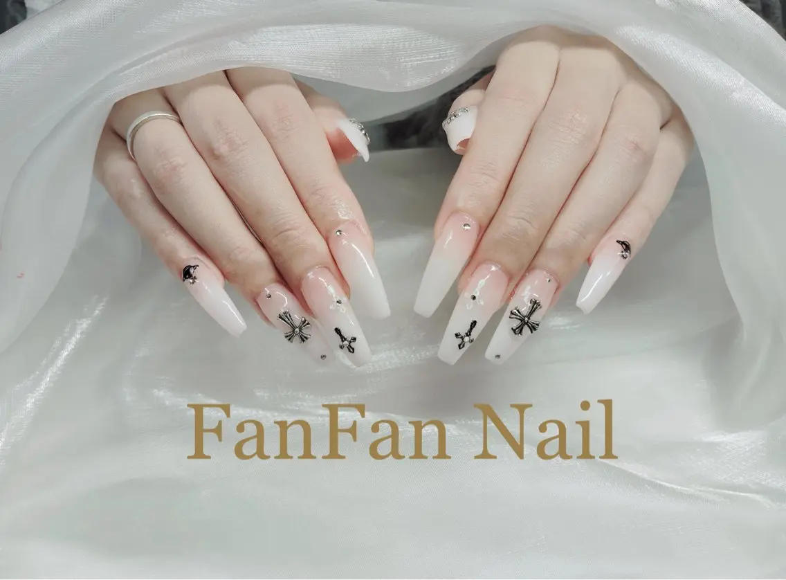 ネイル アートネイル オーロラネイル ガーリー キラキラネイル 韓国ネイル Mio NailsalonUのネイルデザイン