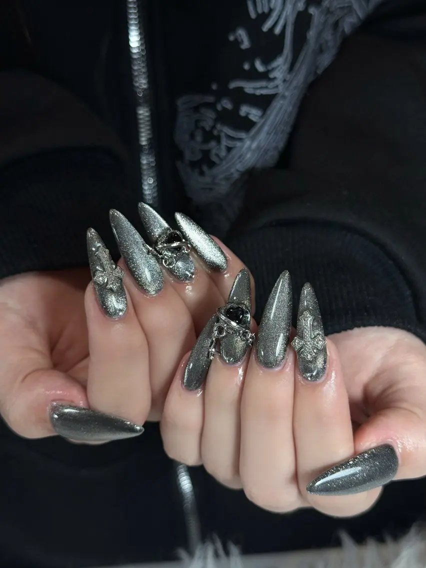 ネイル オーロラネイル ボルドー ブラウン 氷ネイル・うるうるネイル キラキラネイル ハンドネイル Julli NailStudioのネイルデザイン