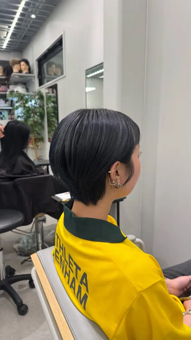 カラー アッシュ アッシュグレー 大野 李予のヘアスタイル