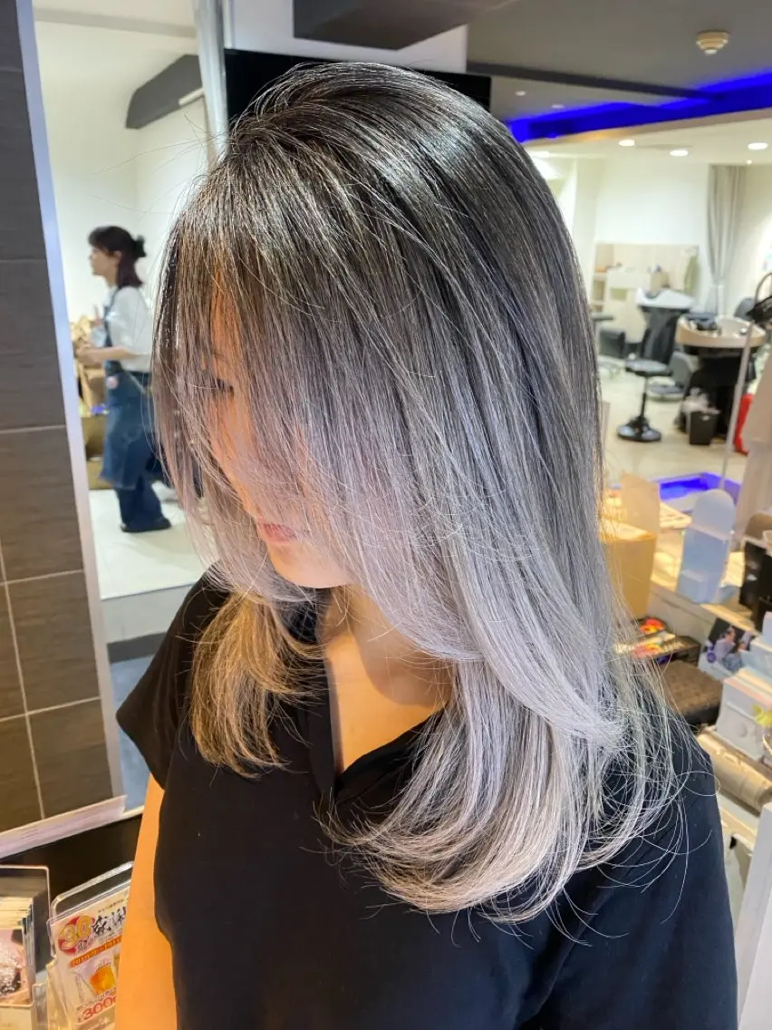 ミディアム 呉屋 愛音のヘアスタイル