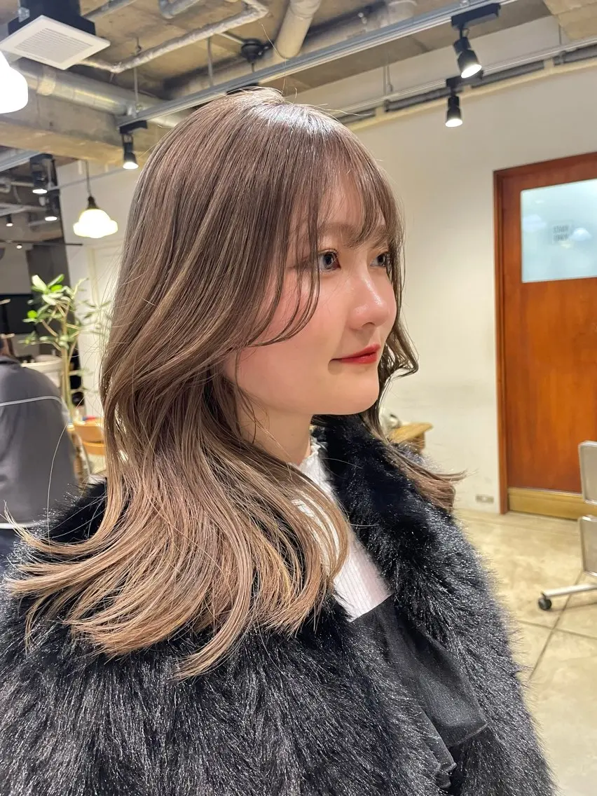セミロング カラー ベージュカラー ブリーチ ケアブリーチ ダブルカラー ユウナ🎀レイヤー/ 暖色カラーのヘアスタイル