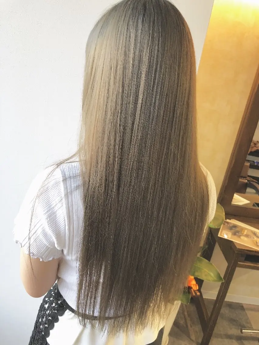 ロング カラー 透明感カラー 稲山 純平のヘアスタイル