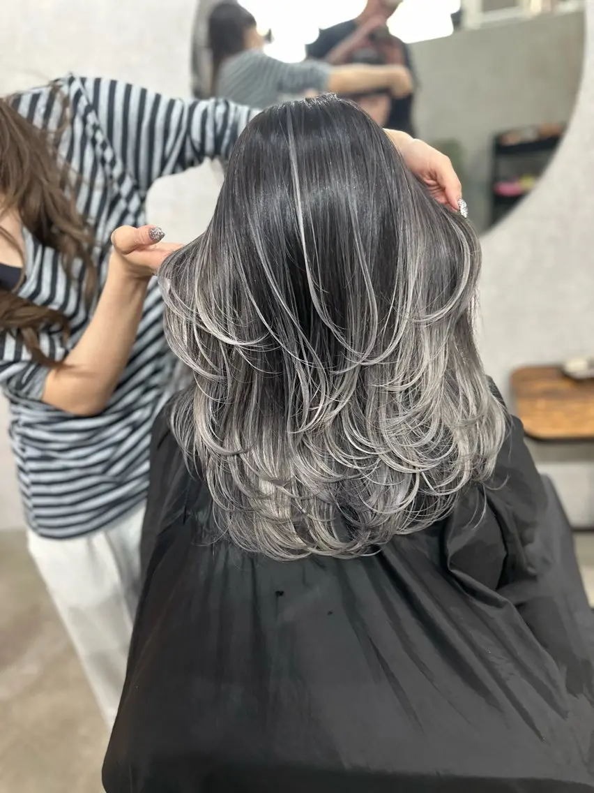 セミロング カラー バレイヤージュ レイヤーカット カット ヘアカラー トリートメント AiM エイム　韓国レイヤーのヘアスタイル