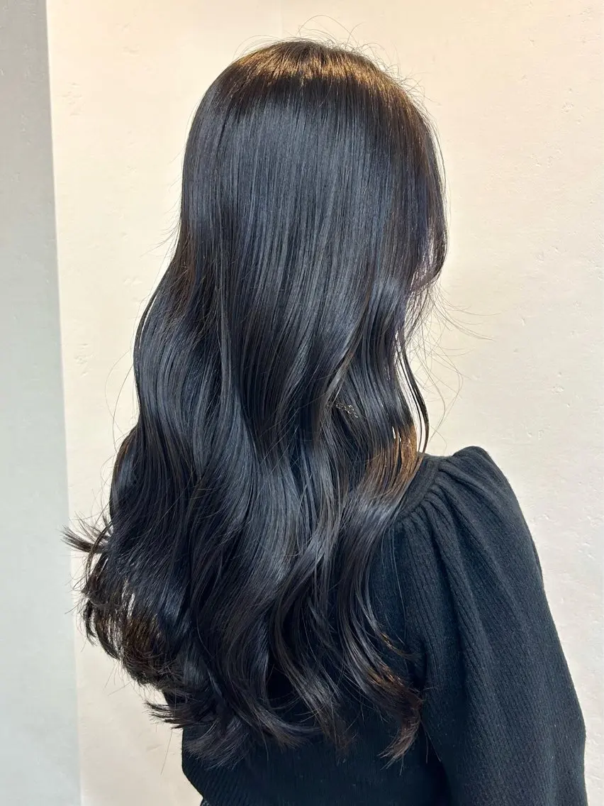 ロング カラー 黒髪 ブルーカラー ブルーブラック ヘアカラー トリートメント ハイライト/レイヤー /艶髪/吉田愛望のヘアスタイル