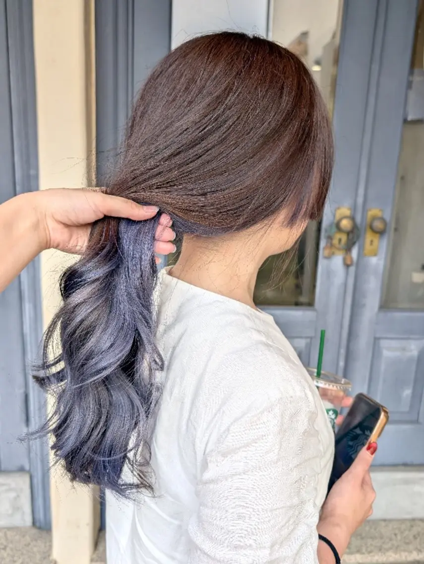 ロング カラー アッシュ インナーカラー ラベンダーカラー ラベンダーアッシュ カット ヘアカラー トリートメント 仁科 美乃里のヘアスタイル