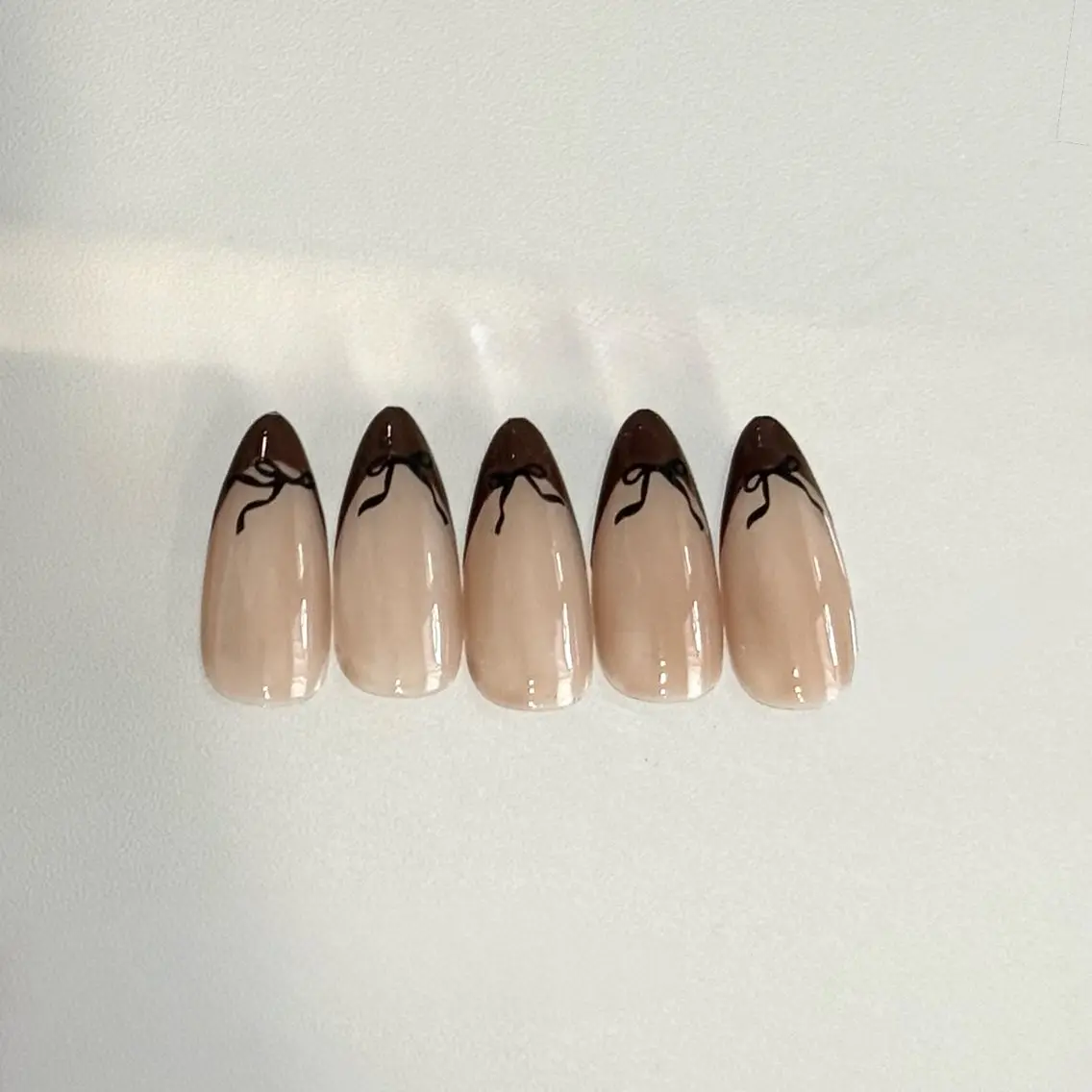 ネイル ブラウン フレンチネイル リボン ハンドネイル __shiho. nailのネイルデザイン