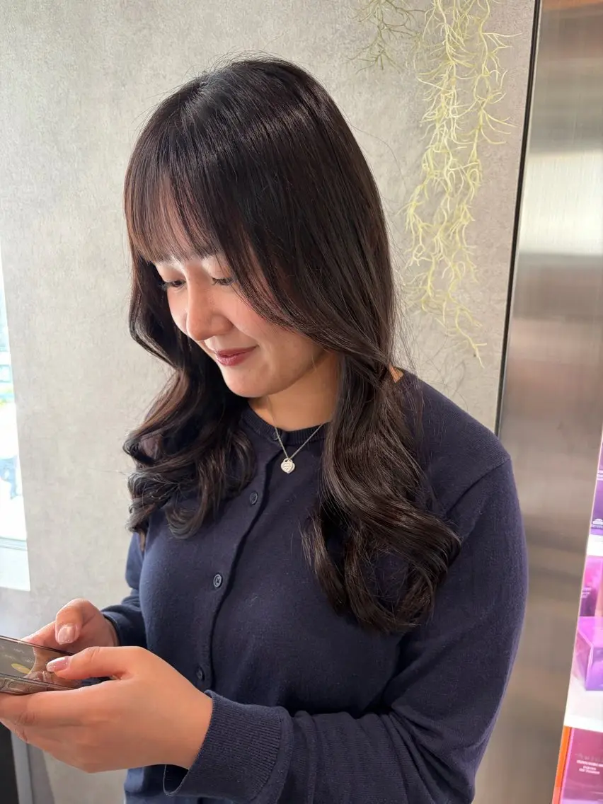 セミロング カラー ブリーチ 透明感カラー ブリーチなしカラー カット ヘアカラー トリートメント ナチュラル透明感🌱 小山美樹子のヘアスタイル