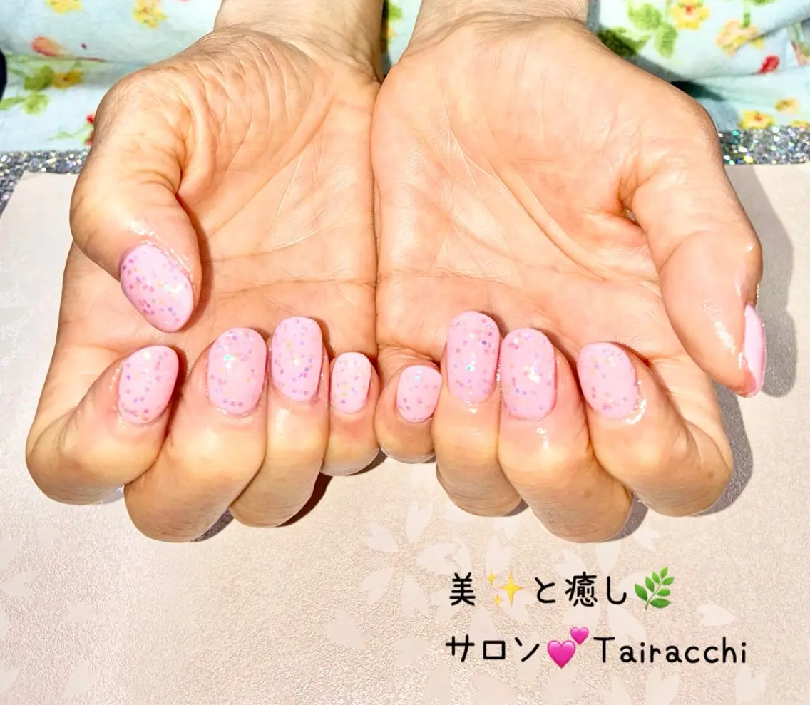 ネイル オーロラネイル キラキラネイル ピンク 春ネイル ヨーヨーネイル フットネイル Tairacchi タイラッチのネイルデザイン
