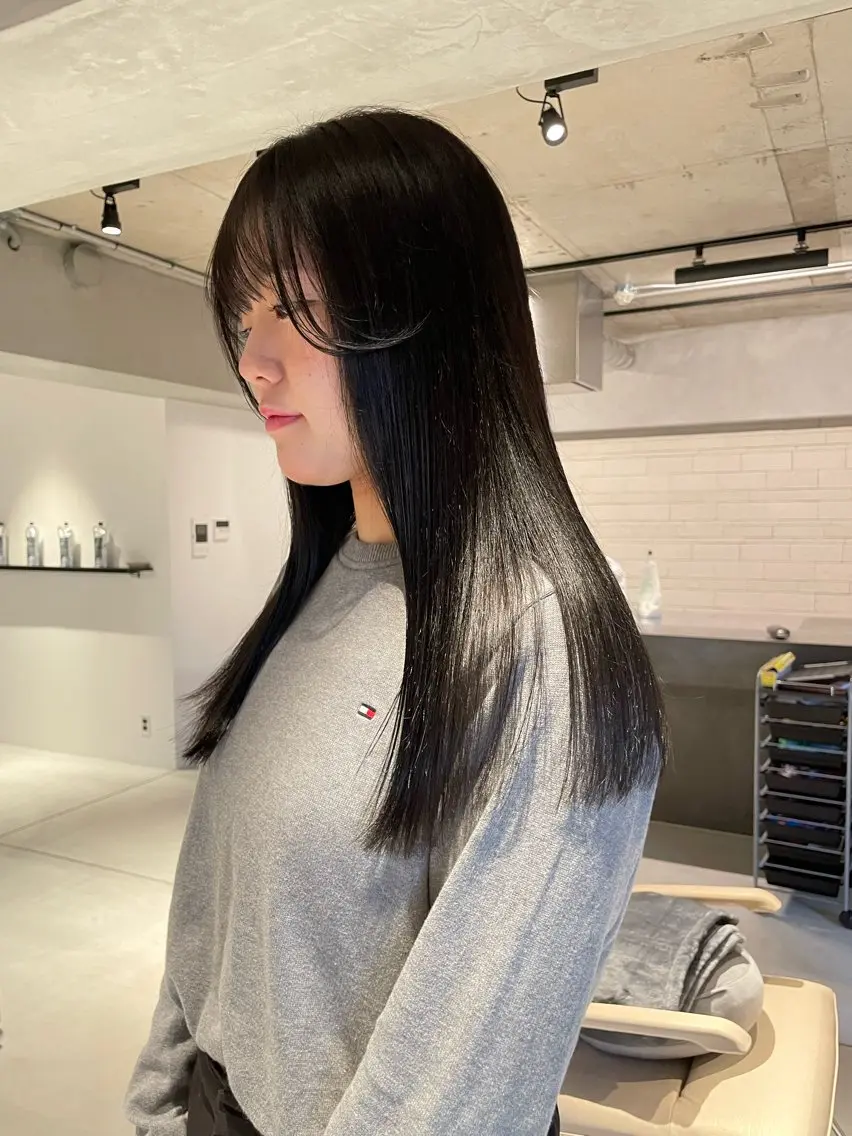 ロング イズミ ナナコのヘアスタイル