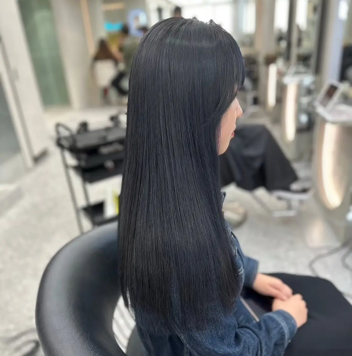 セミロング カラー 透明感カラー ダークグレー ダークグレージュ グレージュ ボブ 【博多髪質改善】 吉村　清志のヘアスタイル