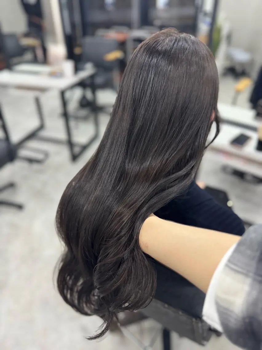 ロング カラー アッシュ アッシュブラウン ベージュカラー 黒髪 ブリーチ カット ヘアカラー トリートメント 赤み無し柔らかカラー 【梅田】madokaのヘアスタイル