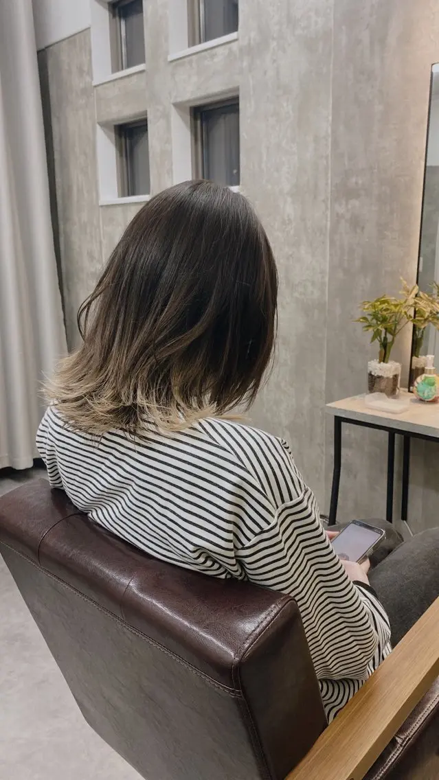 セミロング カラー ブリーチ ハイライトカラー ハイライト 髪質改善 ウルフカット 1席のみの 美容室IKKIのヘアスタイル